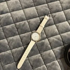 Citizen | Accessories | Citizen Cream And Silver Elegant  display picture 3